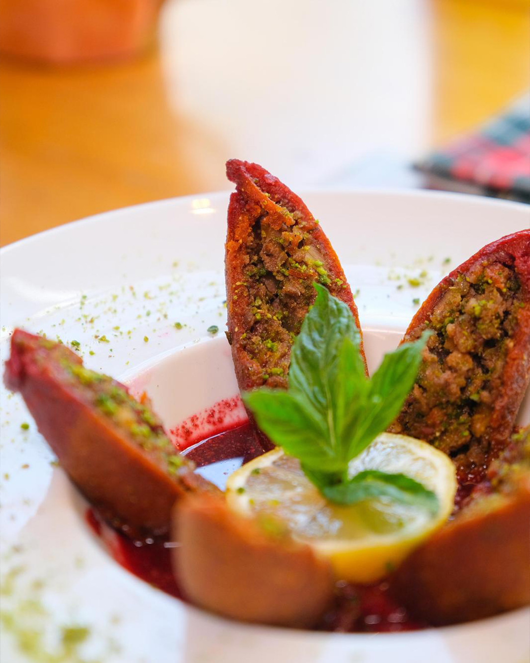 Vişneyle buluşan bulgur; Hatay mutfağının hafızada iz bırakan, dengeli ve özgün lezzetlerinden biri.